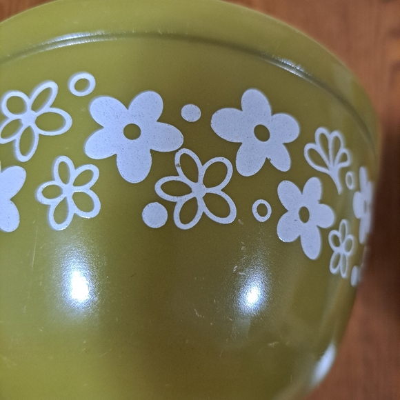 Pyrex Vintage 401 Spring Blossom Crazy Daisy Mixing Bowl 1 1/2 Pint - Picture 3 of 8